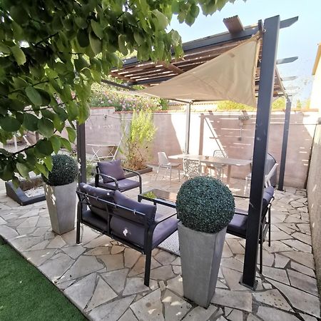 Gites Avec Grande Piscine Et Sa Terrasse Privative Bernis Kültér fotó